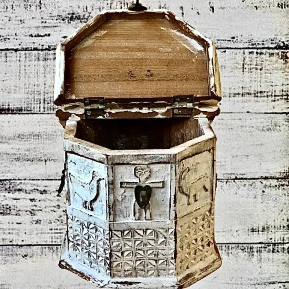 Vintage Wood Storage Box Hand Carved ANIMALS Folk Art Hinged Lid Rustic